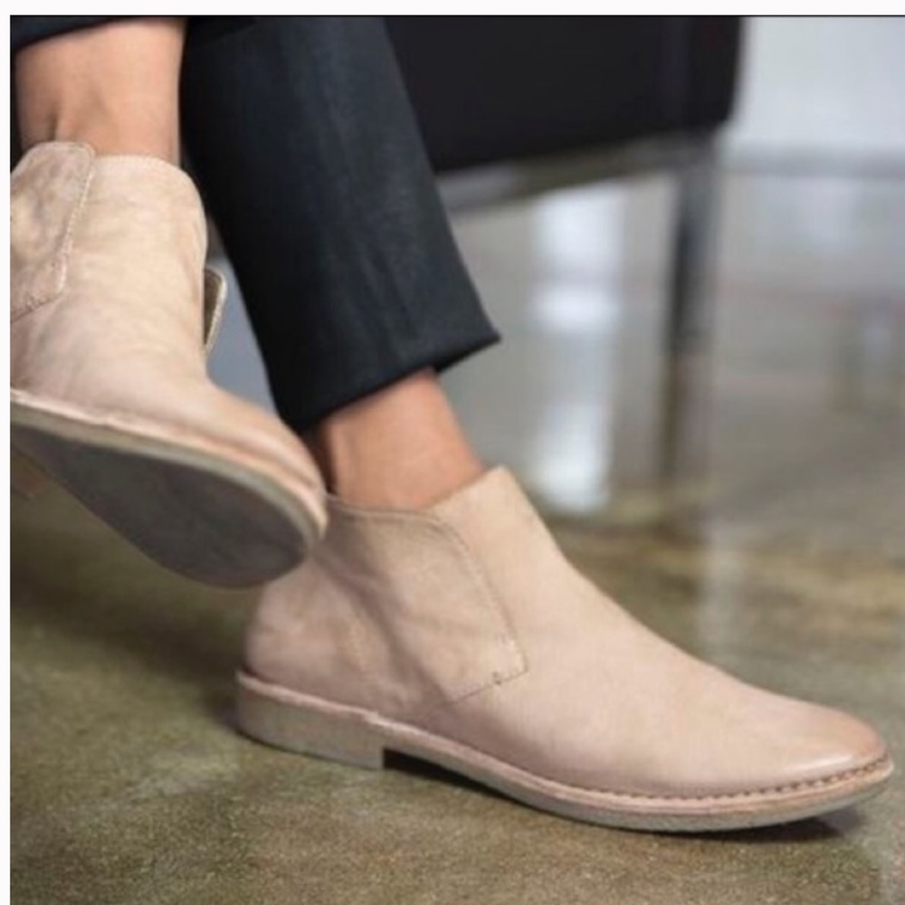 dolce vita findley suade booties in blush suade